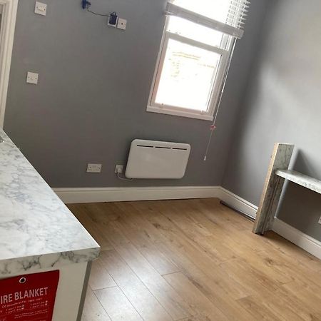 112 Gleneagle Road Rooms London Ngoại thất bức ảnh