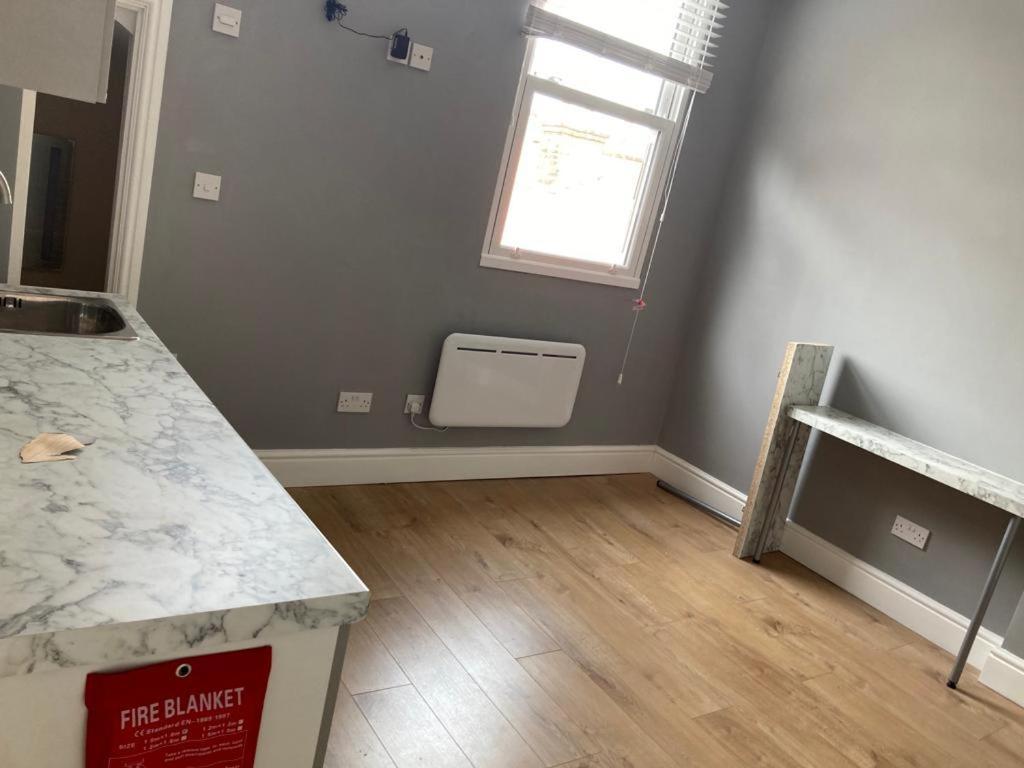 112 Gleneagle Road Rooms London Ngoại thất bức ảnh